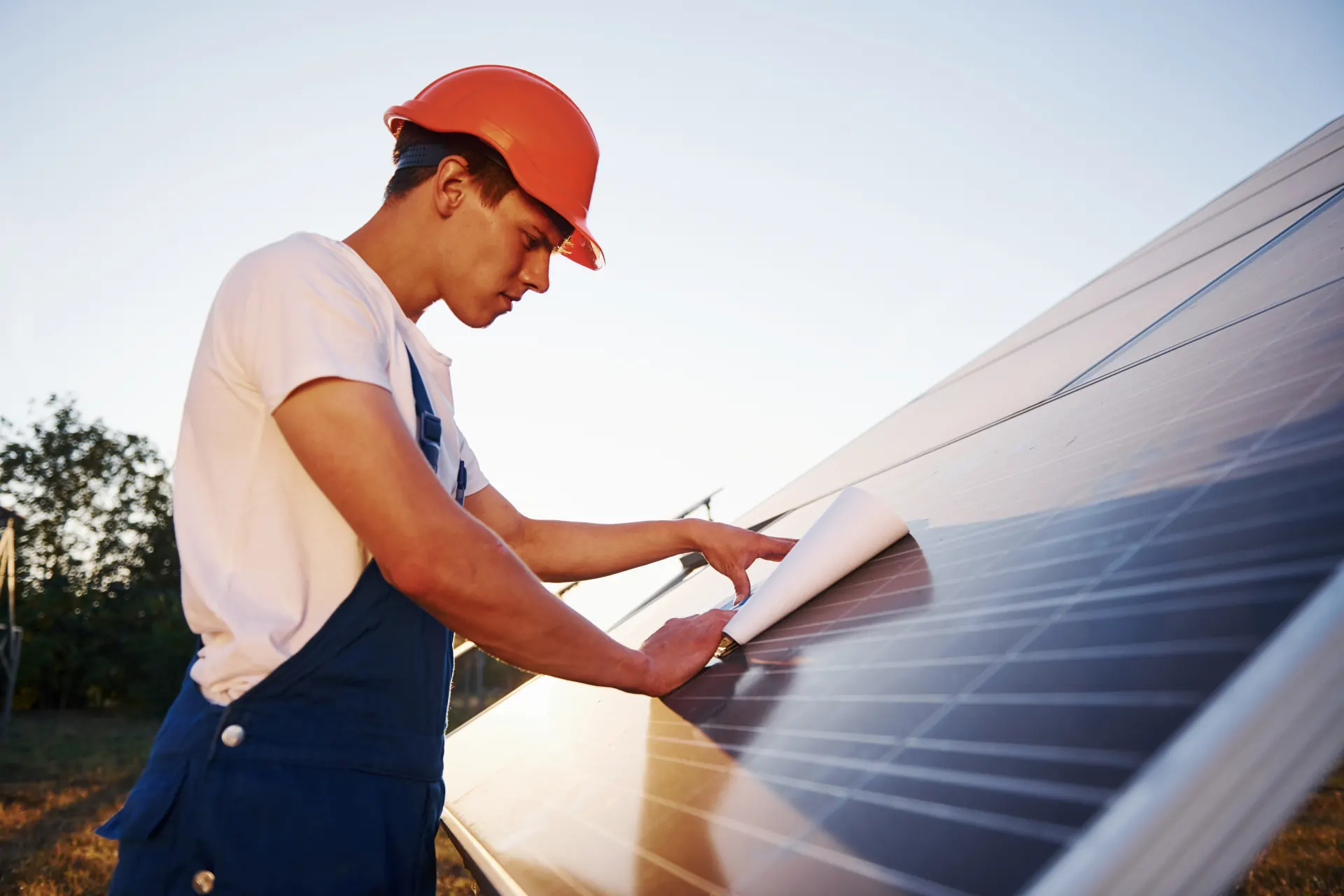 Équipe photovoltaïque sur site